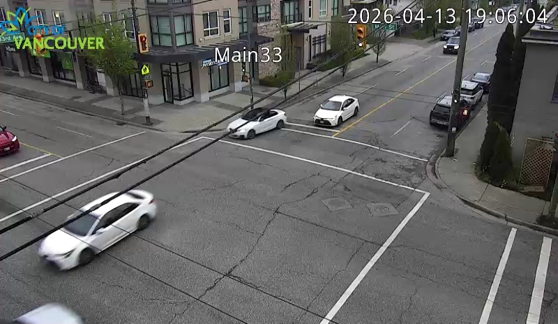 Main St & E 33rd Ave - E