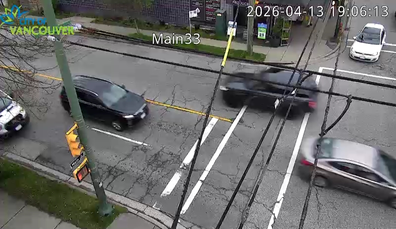 Main St & E 33rd Ave - W