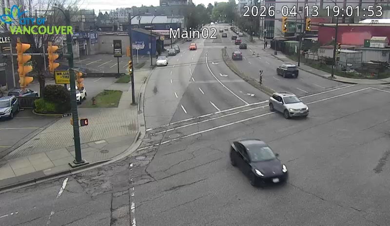 Main St & E 2nd Ave - E