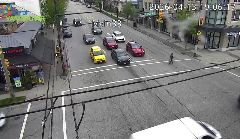 Main St & E 33rd Ave - N