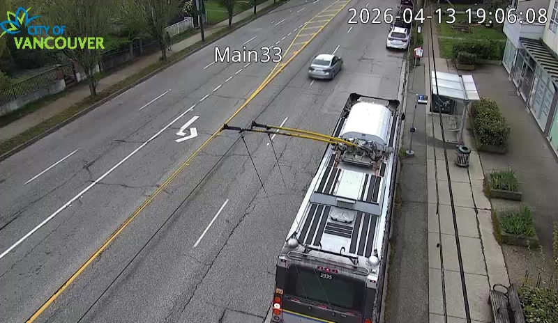 Main St & E 33rd Ave - S