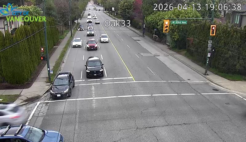 Oak St & W 33rd Ave - N